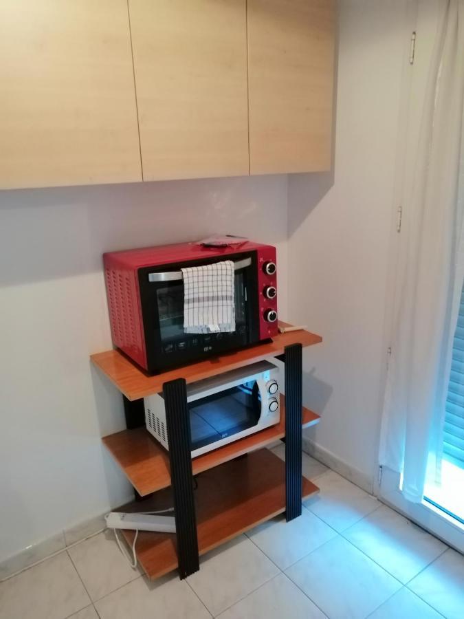 Appartement Appart F1 Entier Avec Parking Securisé